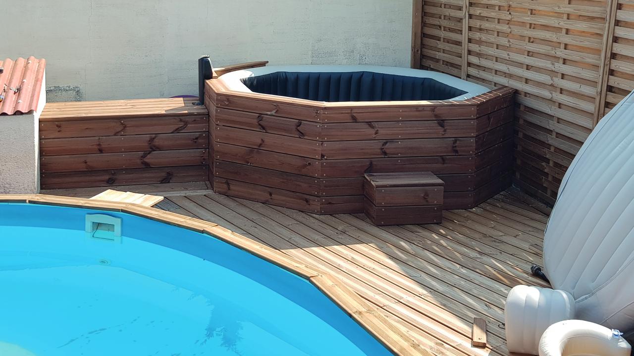 Terrasse jacuzzi contour bois MBG Menuiserie Betin Guillaume