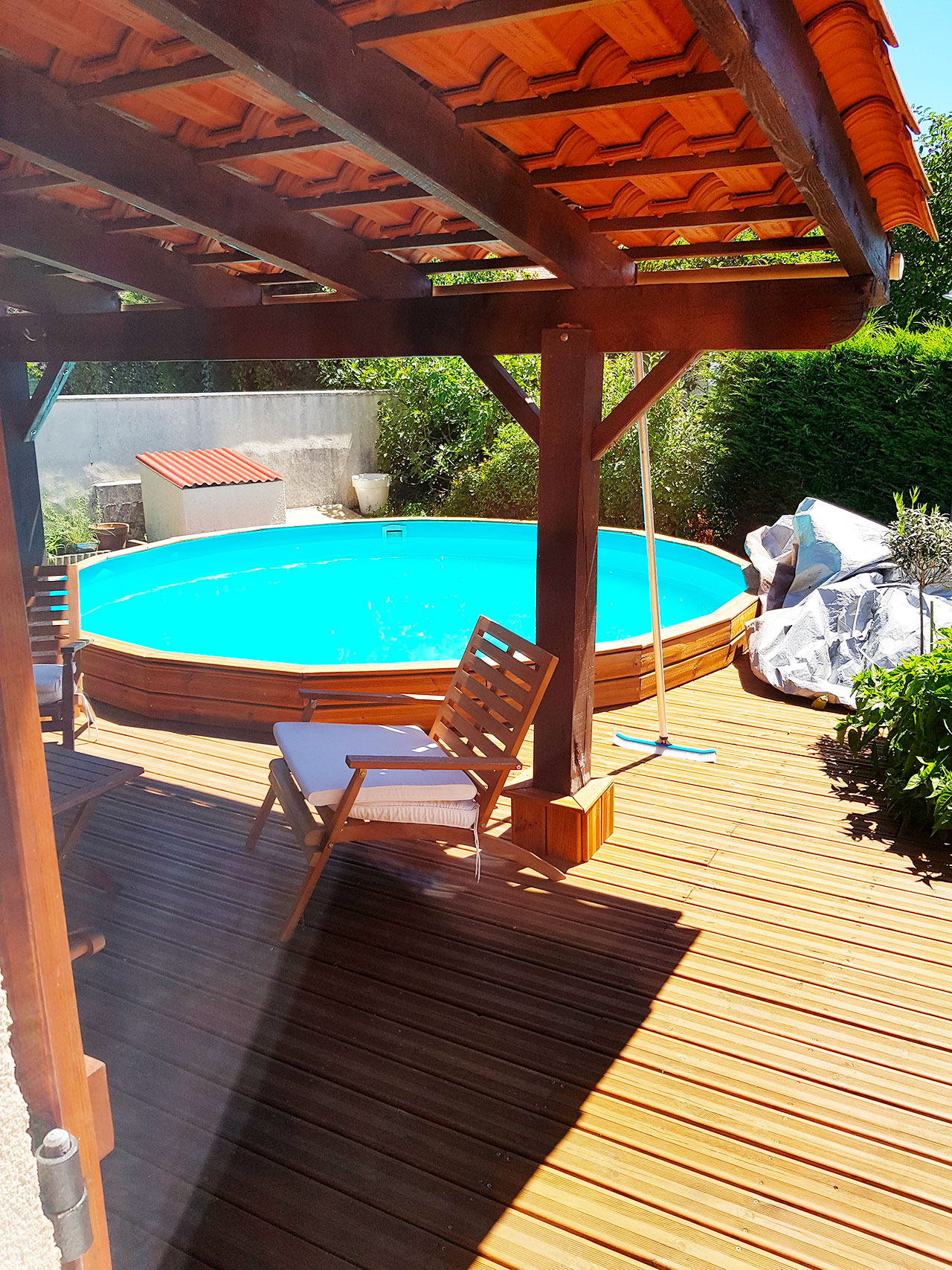 Terrasse piscine salon jardin bois MBG Menuiserie Betin Guillaume