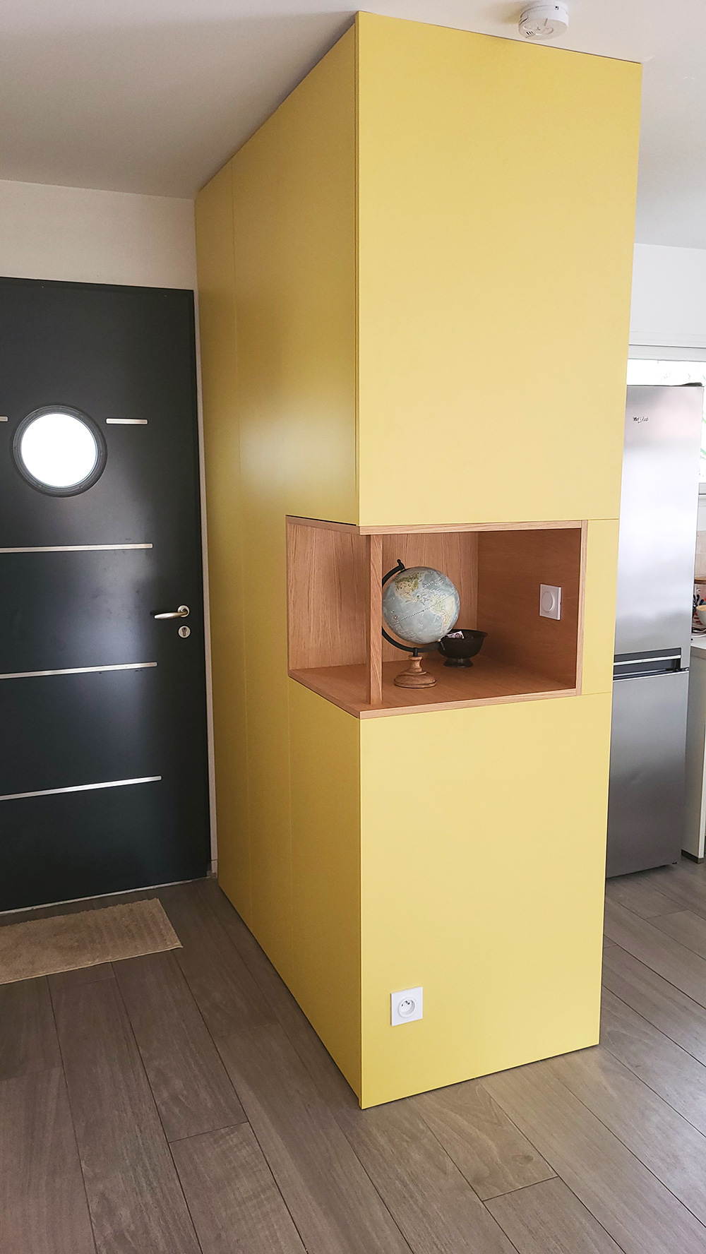 meuble de rangement et niche de décoration jaune menuiserie betin guillaume gironde